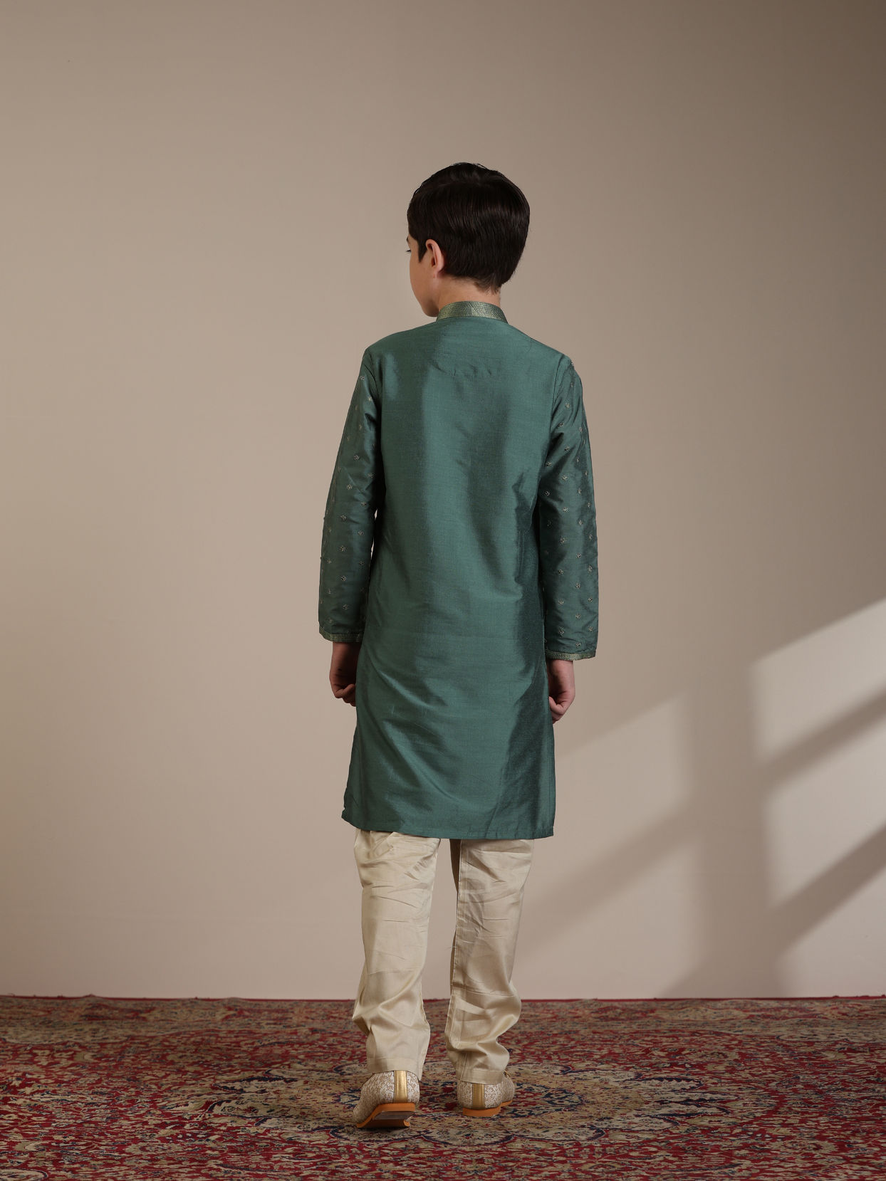 alt message - Manyavar Boys Boys Olive Green Buta Patterned Kurta Set image number 5